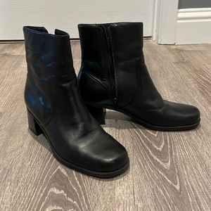 Naturalizer NWOT leather Auburn Lo chunky heeled boot